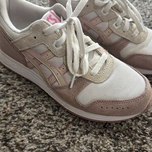 Asics women’s Lyte Classic shoes, 6.5